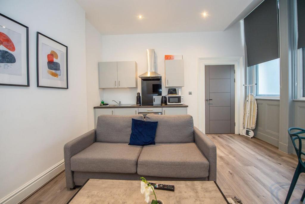 One Bedroom In Centre Apartment